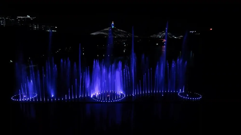 floating music fountain نافورة موسيقية عائمة