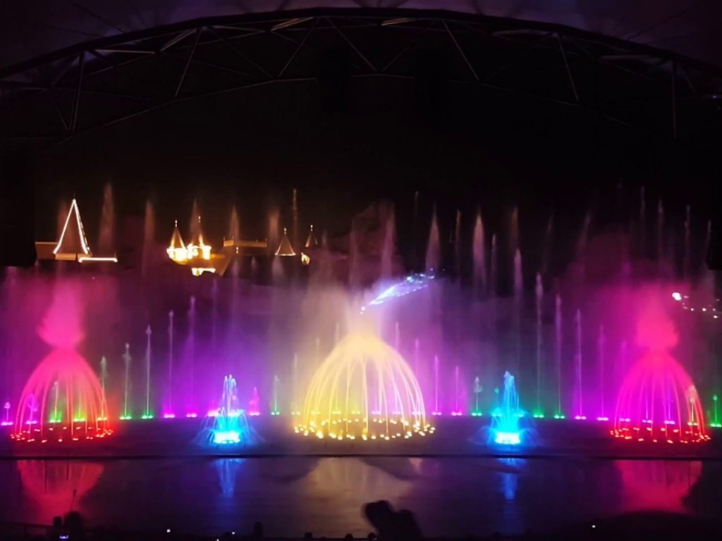 4 самых известных музыкальных фонтанных шоу во Вьетнаме 2 Musical Water Fountain Shows in Vietnam