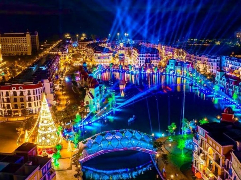 4 самых известных музыкальных фонтанных шоу во Вьетнаме 4 Musical Water Fountain Shows in Vietnam عروض النافورة الموسيقية في فيتنام