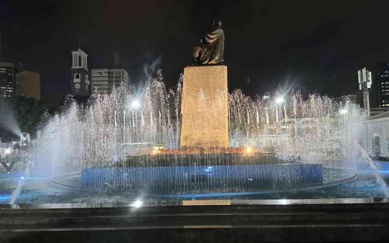 Танцующий фонтан KICC в Кении, Африка 2 Kicc dancing fountain
